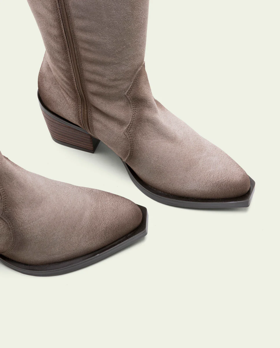 BOTAS COWBOY DE PIEL TAUPE CON CREMALLERA HELGA - Image 4