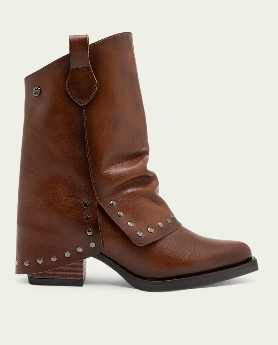BOTAS DOBLE FAZ DE PIEL CUERO CON TACHUELAS FIORELLA