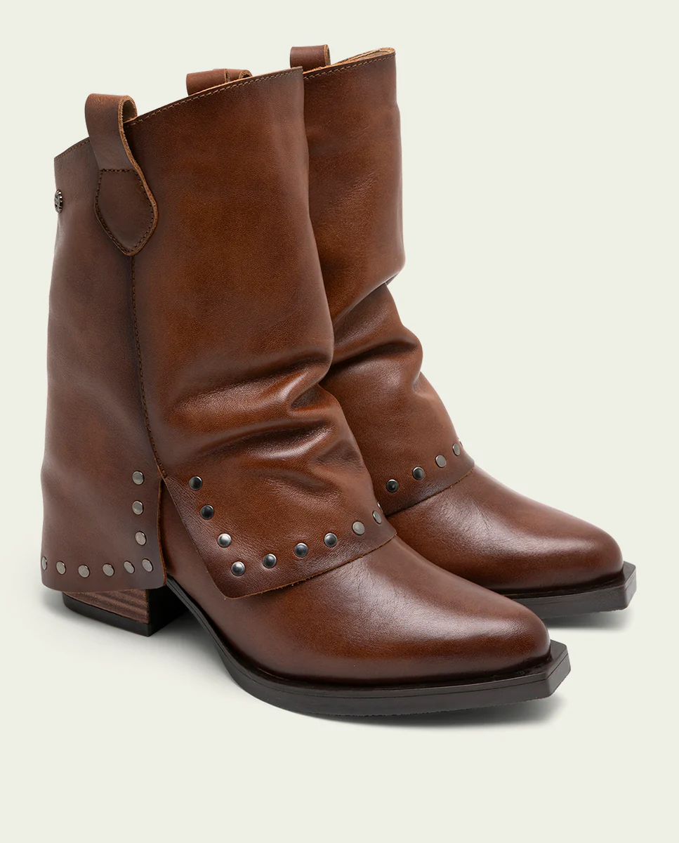 BOTAS DOBLE FAZ DE PIEL CUERO CON TACHUELAS FIORELLA - Image 2