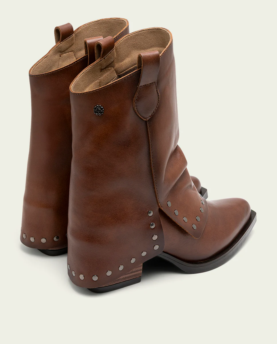 BOTAS DOBLE FAZ DE PIEL CUERO CON TACHUELAS FIORELLA - Image 3