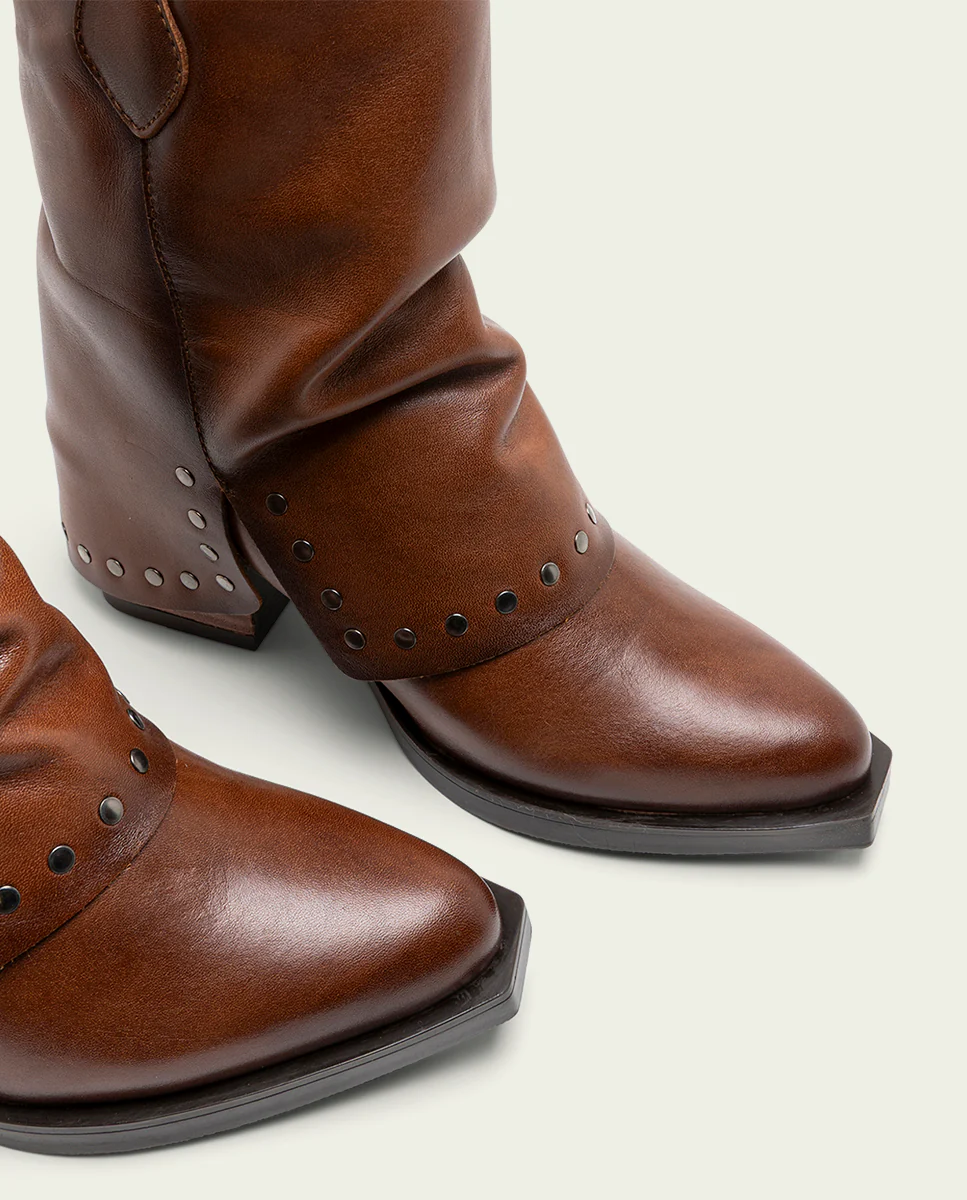 BOTAS DOBLE FAZ DE PIEL CUERO CON TACHUELAS FIORELLA - Image 4