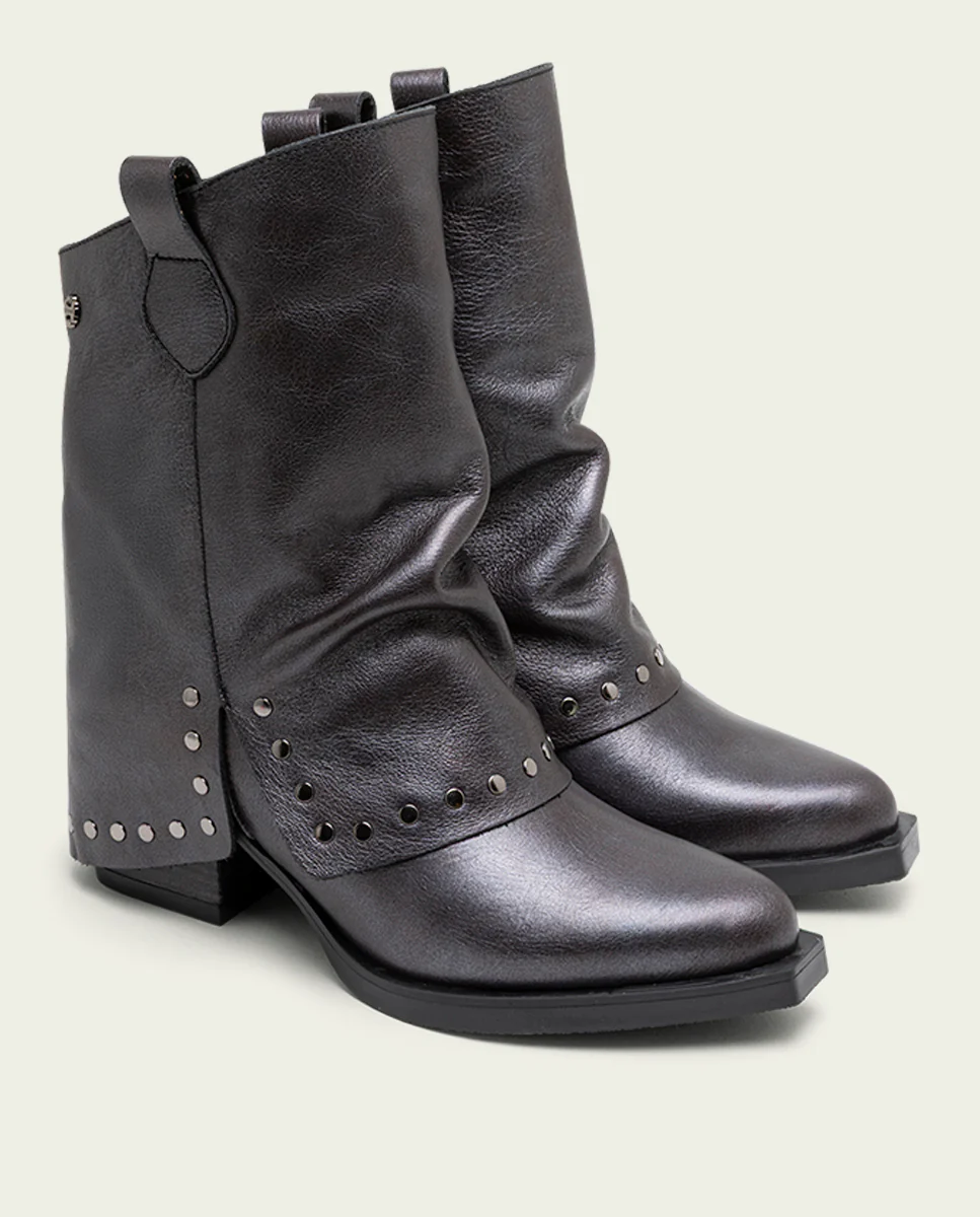 BOTAS DOBLE FAZ DE PIEL MOKA CON TACHUELAS FAITH - Image 3