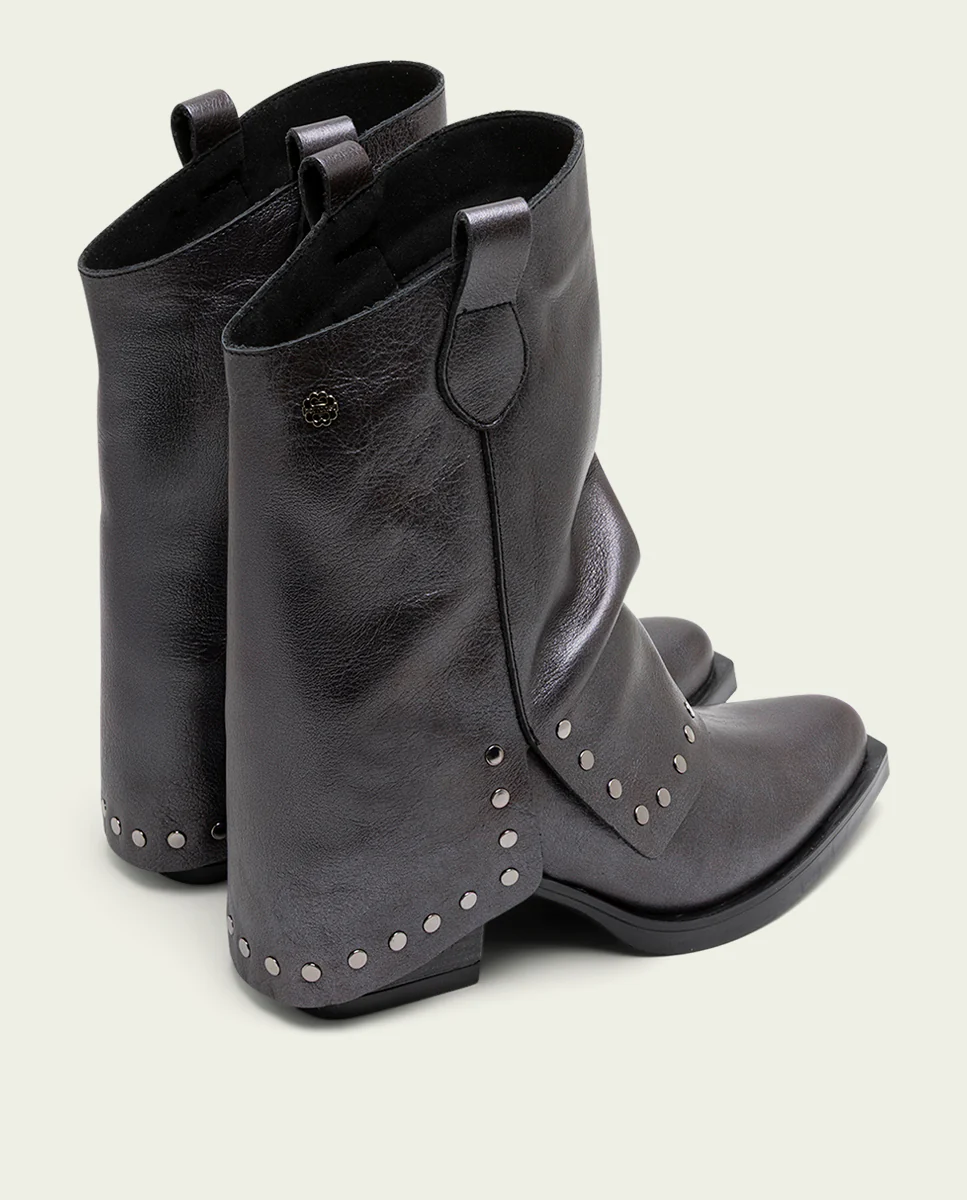 BOTAS DOBLE FAZ DE PIEL MOKA CON TACHUELAS FAITH - Image 4