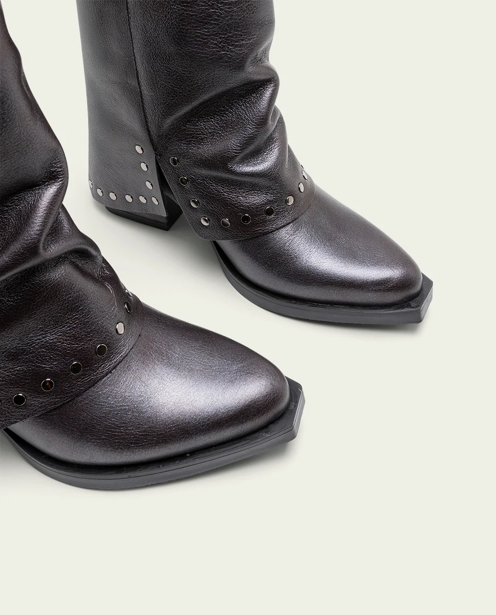 BOTAS DOBLE FAZ DE PIEL MOKA CON TACHUELAS FAITH - Image 5