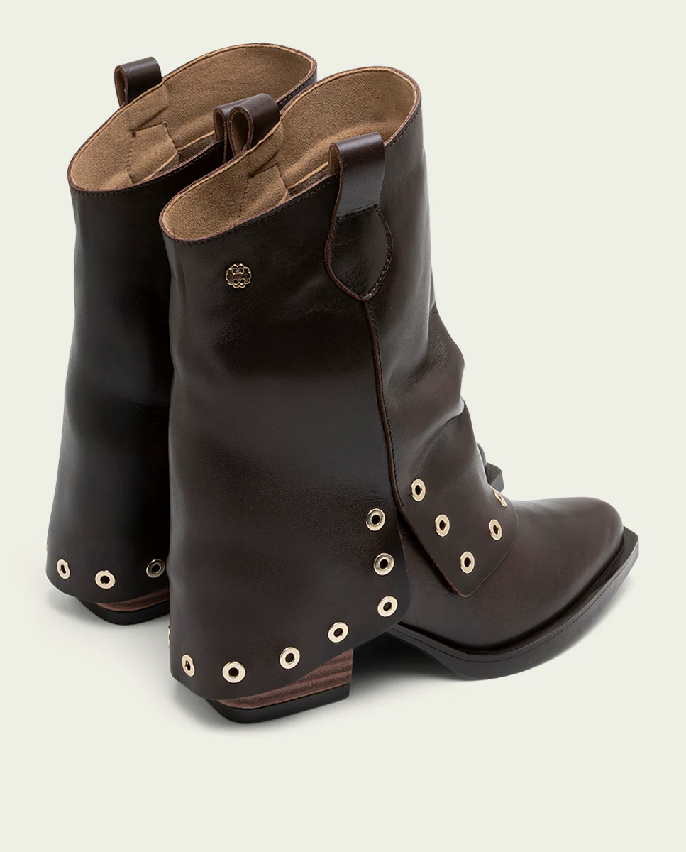 BOTAS DOBLE FAZ DE PIEL MOKA CON TACHUELAS FLAVIA - Image 4