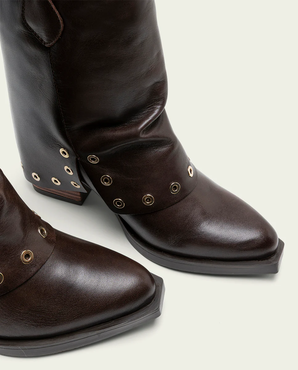 BOTAS DOBLE FAZ DE PIEL MOKA CON TACHUELAS FLAVIA - Image 5