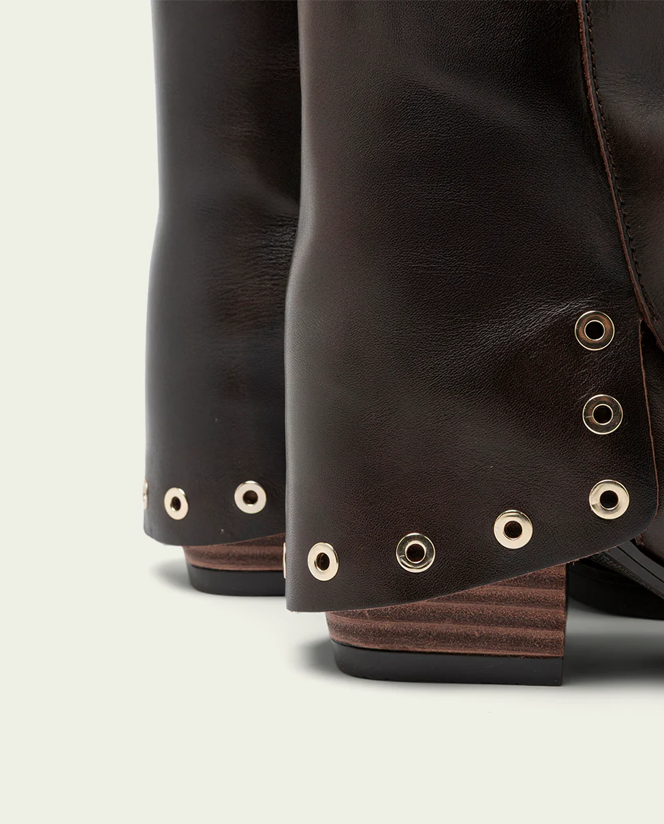 BOTAS DOBLE FAZ DE PIEL MOKA CON TACHUELAS FLAVIA - Image 6