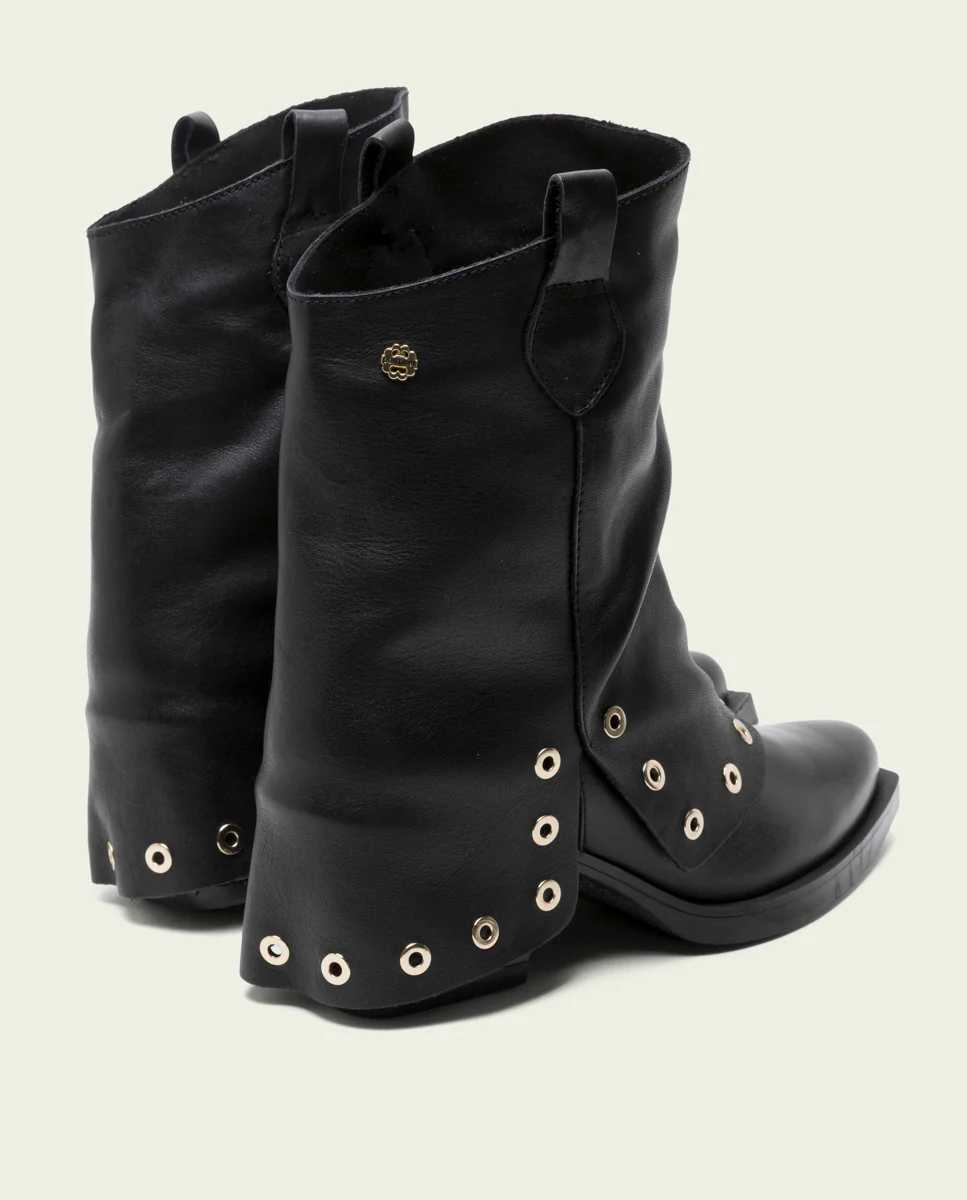 BOTAS DOBLE FAZ DE PIEL NEGRO CON TACHUELAS FLAVIA - Image 3