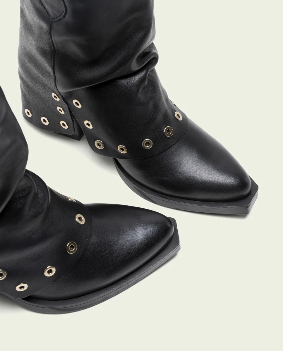 BOTAS DOBLE FAZ DE PIEL NEGRO CON TACHUELAS FLAVIA - Image 4