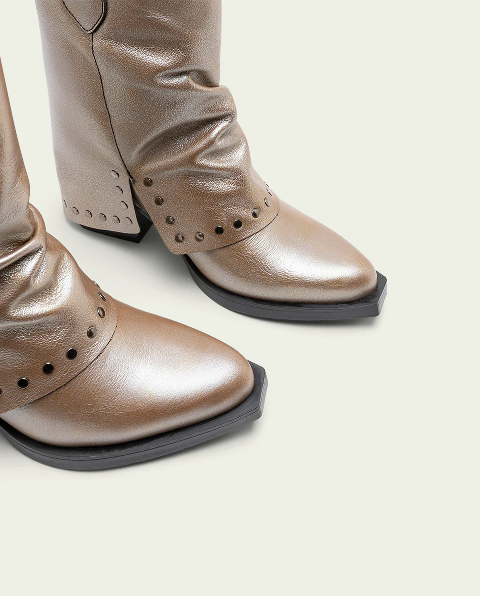 BOTAS DOBLE FAZ DE PIEL PLATINO CON TACHUELAS FAITH - Image 4