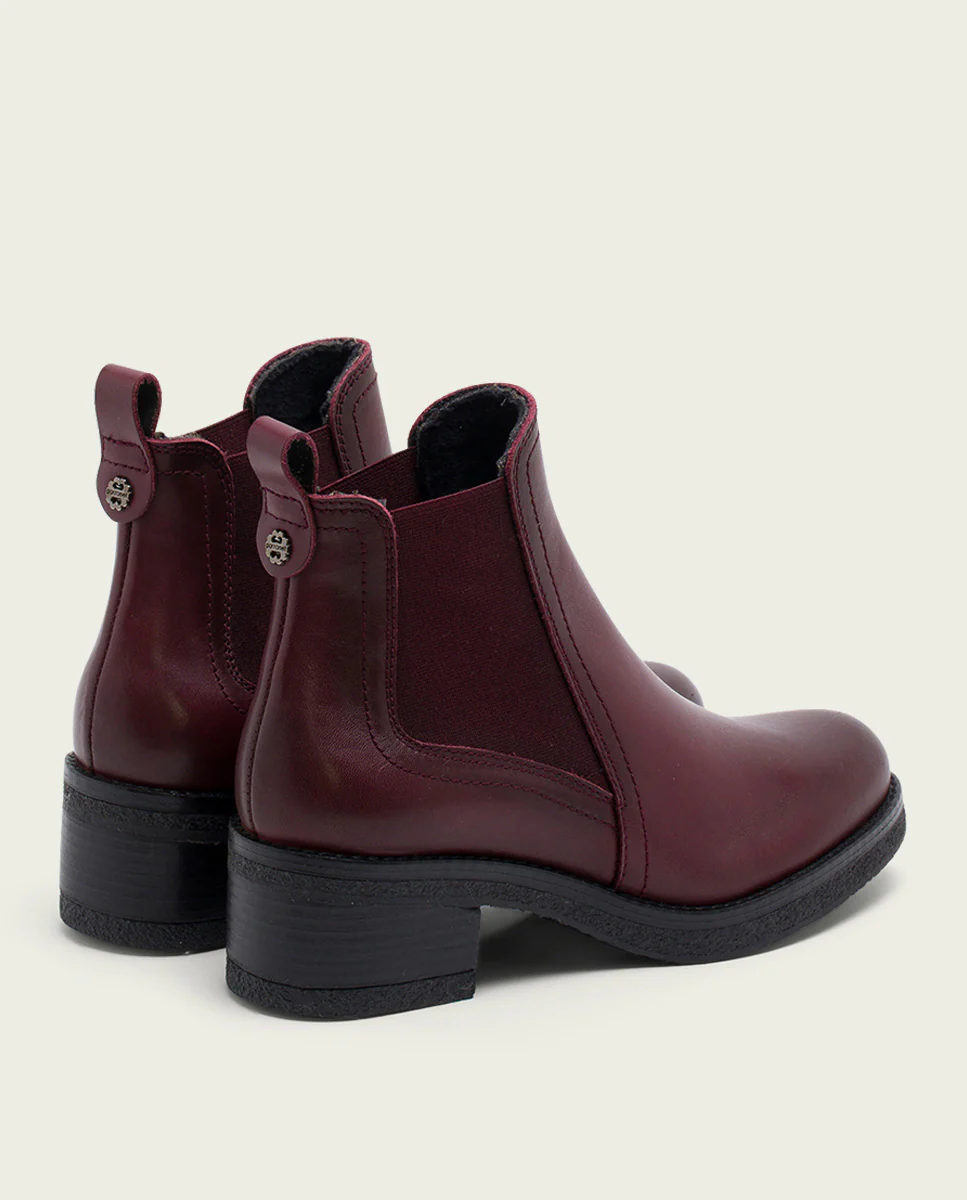 BOTINES DE PIEL BURDEOS CON ELÁSTICOS DAFNE - Image 3