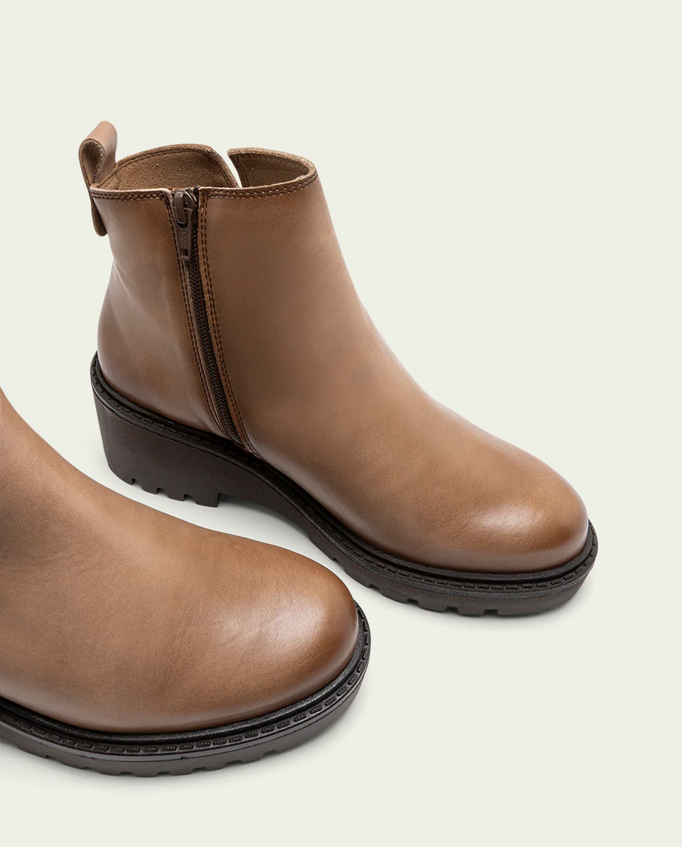BOTINES DE PIEL CON CUÑA Y CREMALLERA TAUPE ELENA - Image 4