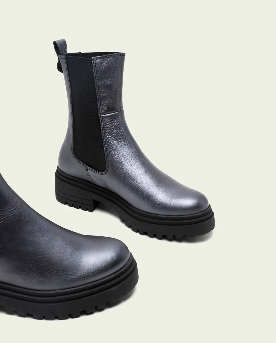 BOTINES DE PIEL METALIZADA MOKA CON ELÁSTICOS CAMILA - Image 4