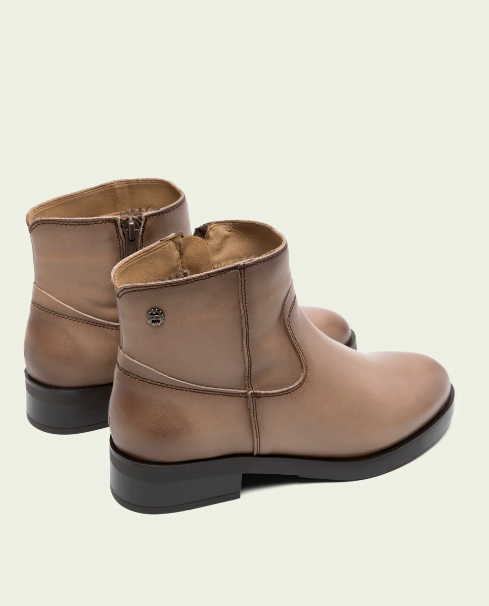 BOTINES DE PIEL TAUPE CON CREMALLERA BÁRBARA - Image 3