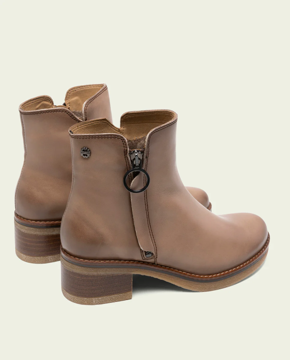 BOTINES DE PIEL TAUPE CON CREMALLERA DELIA - Image 3