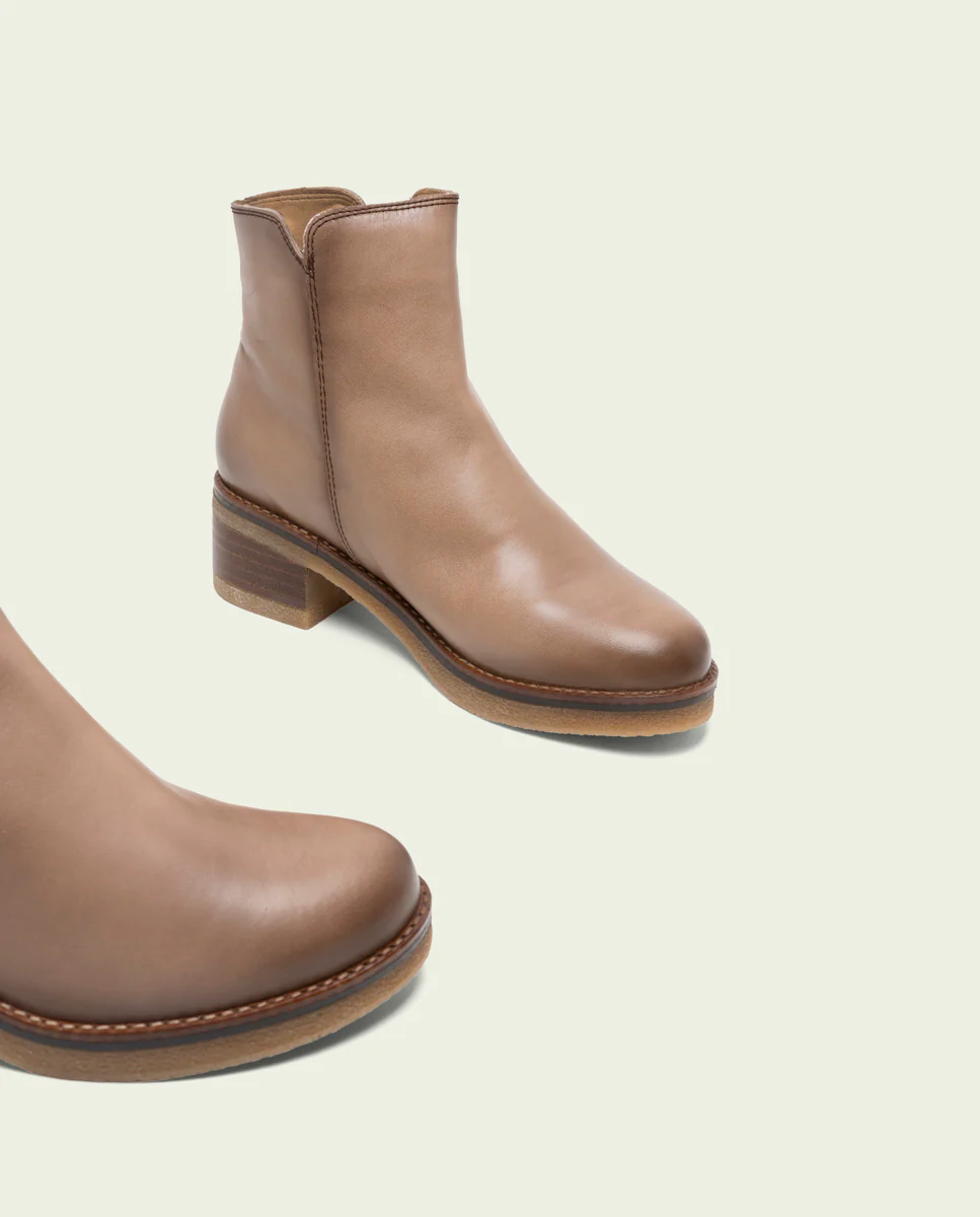 BOTINES DE PIEL TAUPE CON CREMALLERA DELIA - Image 4