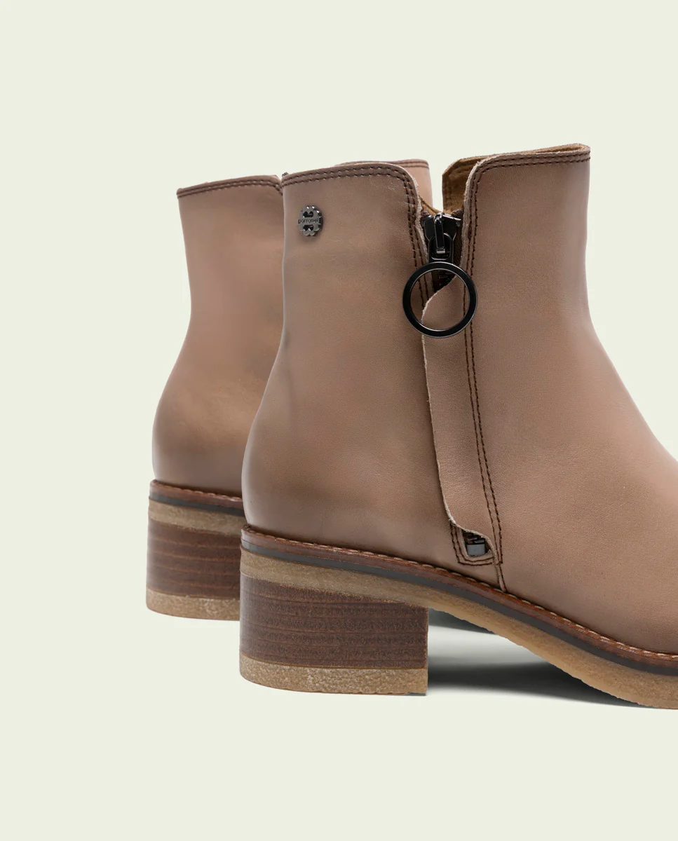 BOTINES DE PIEL TAUPE CON CREMALLERA DELIA - Image 5