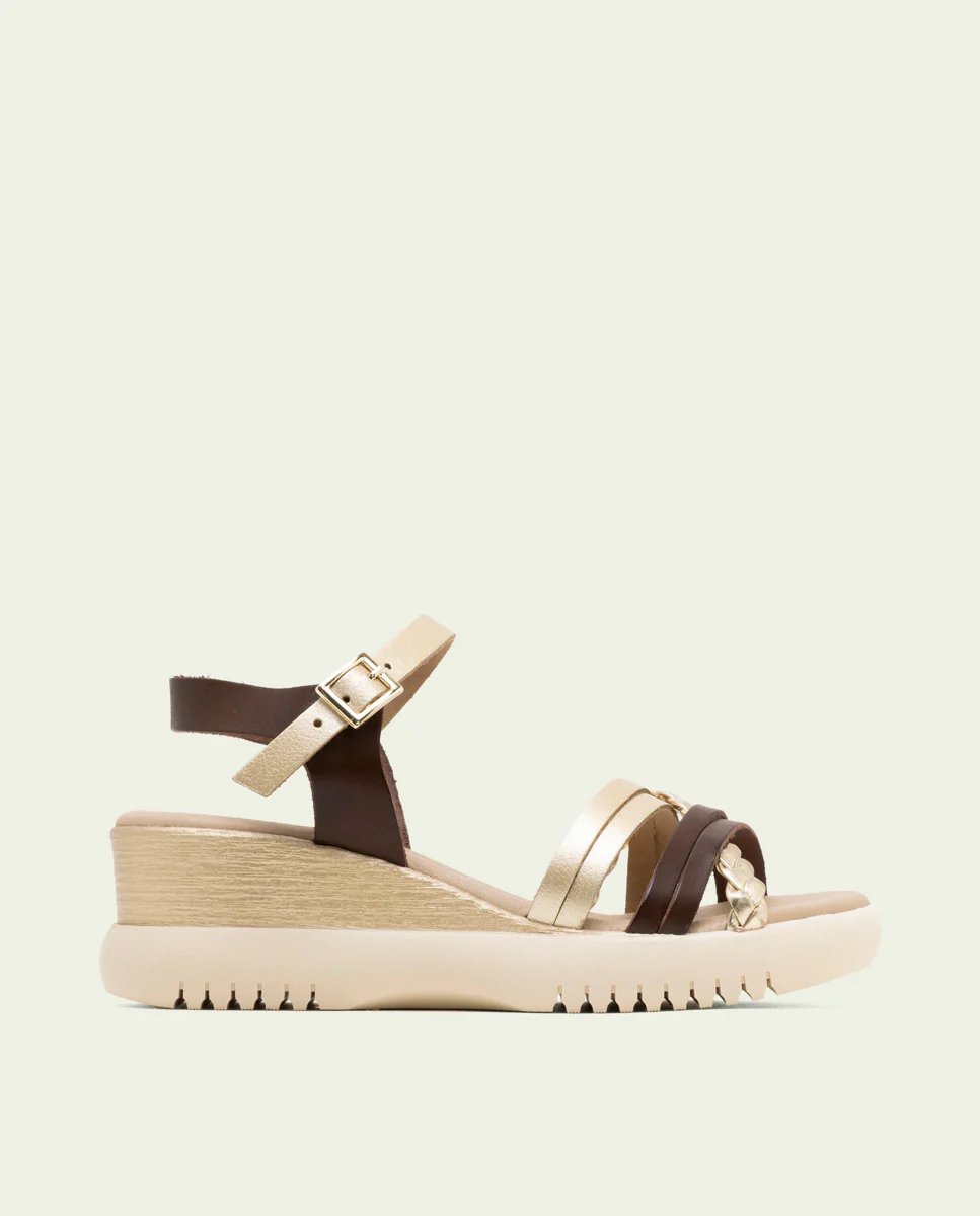 SANDALIA DE CUÑA DE PIEL DE TIRAS EMMA MOKA ORO