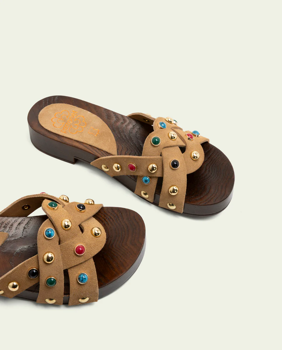 SANDALIA DE TACÓN DE PIEL PEDRERÍA GRACIA CAMEL - Image 4