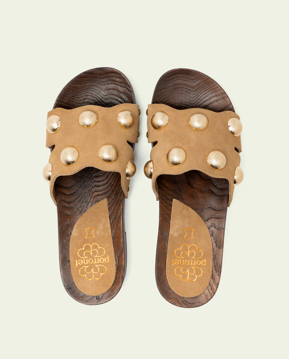 SANDALIA DE TACÓN DE PIEL TACHUELAS GIANNA CAMEL - Image 5
