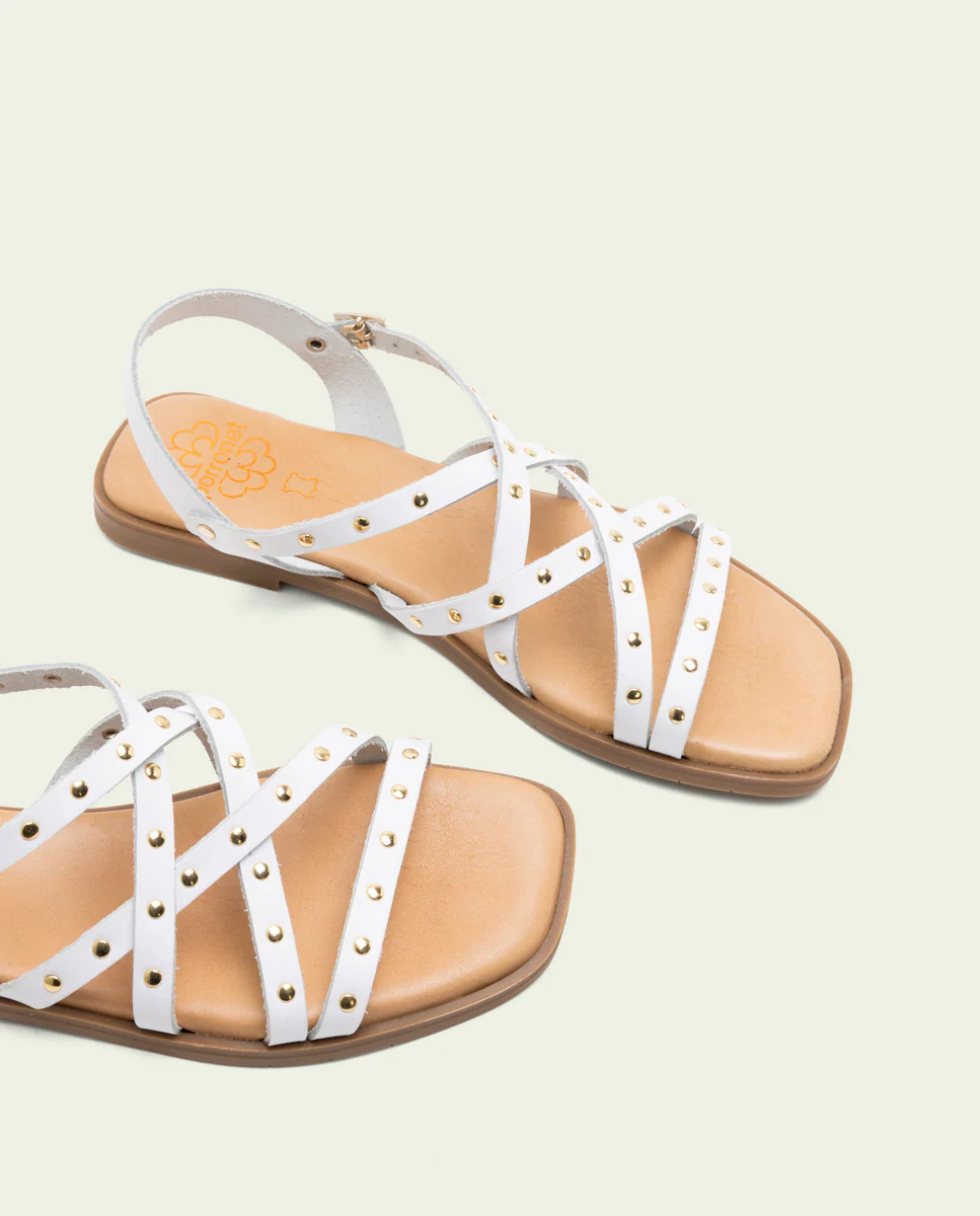 SANDALIA PLANA DE PIEL DE TIRAS CON TACHUELAS BLAIR BLANCO - Image 4