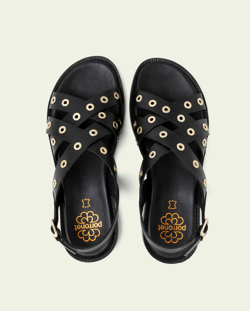 SANDALIA PLANA DE PIEL TACHUELAS CHLOE NEGRO - Image 6