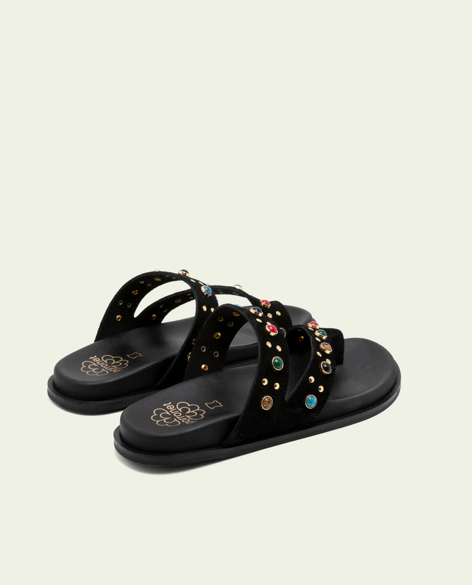 SANDALIA PLANA DE PIEL TACHUELAS HANNAH NEGRO - Image 3