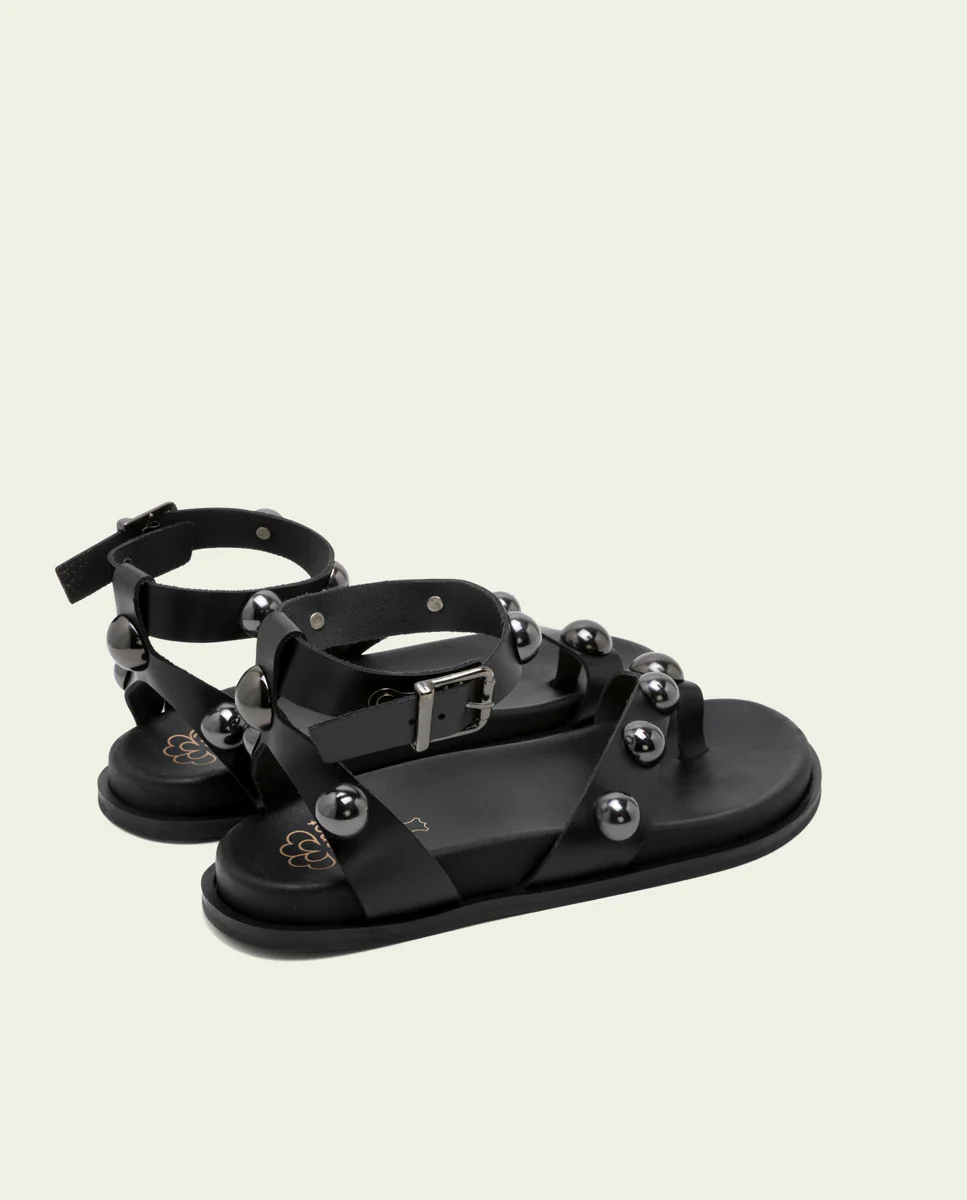 SANDALIA PLANA DE PIEL TACHUELAS HOLLY NEGRO - Image 4